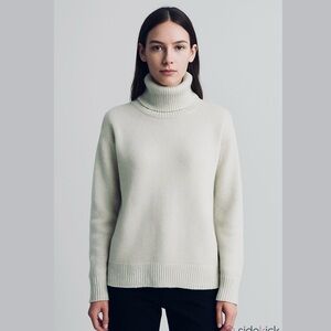 Meteor Oat Cream Stretch Wool Blend Turtleneck Sweater Size L